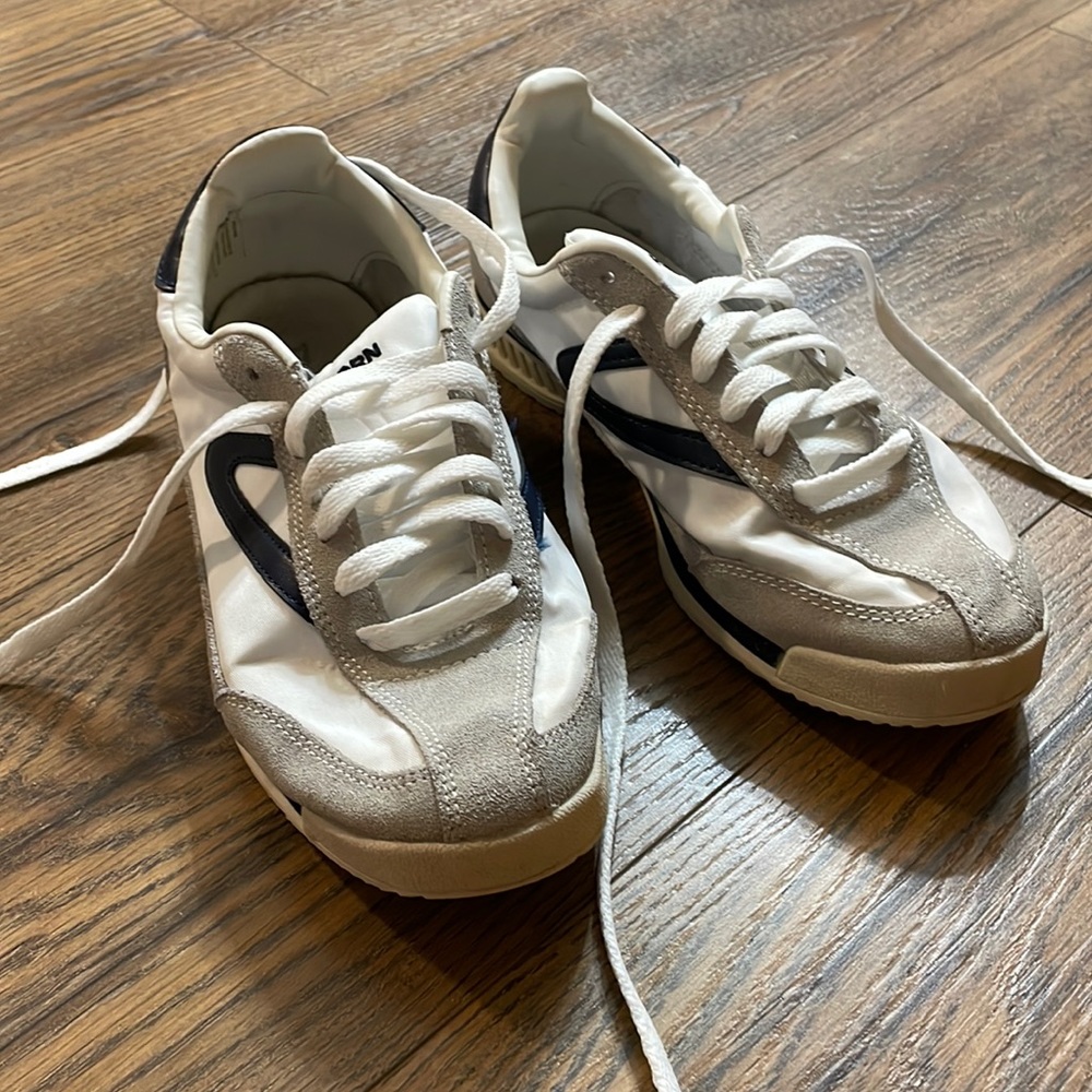Tretorn size 6.5 women’s gray, white, and navy sneakers